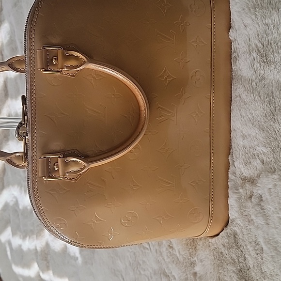 Louis Vuitton Vernis ALMA Tote - Picture 7 of 13